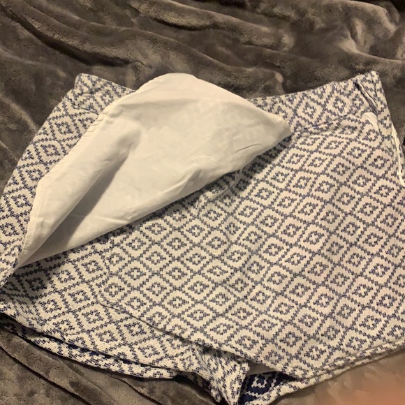Patterned skort - worn once - Picture 2 of 7